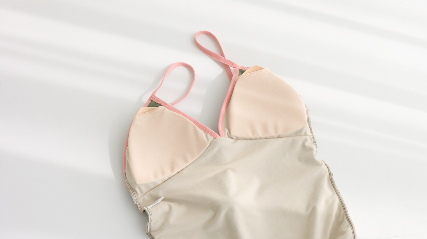 <b><p>Retro line piece swimsuit Monoki Sexy Bee</p></b><b><p>レトロ ライン ワンピース 水着 モノキニ セクシー非 スイムスーツ 豪華な 配色</p></b><br /><br /><p align='center'>