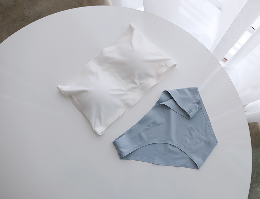 <b><p>female Yellow basic Inner panties swimsuit</p></b><b><p>女性 ノライン 基本 ナーパンツ 水着 ヌーディー 無縫製 ビキニボトム 三角の</p></b><br /><br /><p align='center'>