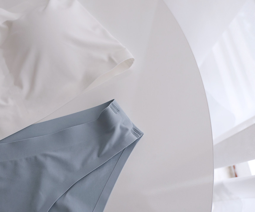 <b><p>female Yellow basic Inner panties swimsuit</p></b><b><p>女性 ノライン 基本 ナーパンツ 水着 ヌーディー 無縫製 ビキニボトム 三角の</p></b><br /><br /><p align='center'>