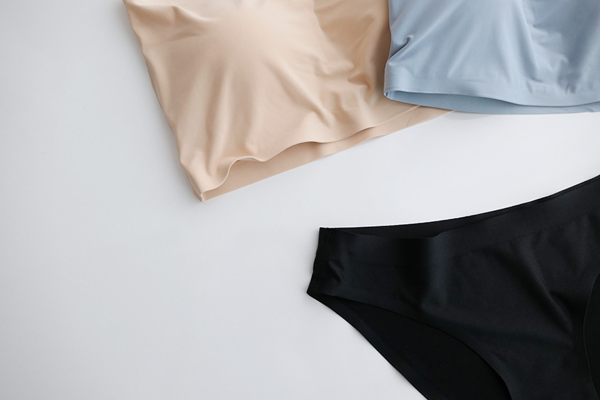 <b><p>female Yellow basic Inner panties swimsuit</p></b><b><p>女性 ノライン 基本 ナーパンツ 水着 ヌーディー 無縫製 ビキニボトム 三角の</p></b><br /><br /><p align='center'>