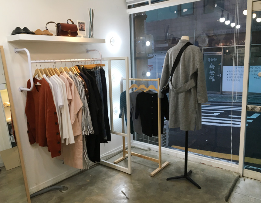 <b><p>female Yellow basic Inner panties swimsuit</p></b><b><p>女性 ノライン 基本 ナーパンツ 水着 ヌーディー 無縫製 ビキニボトム 三角の</p></b><br /><br /><p align='center'>