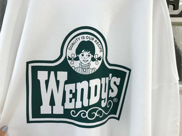 <b><p>Wendy Boxed T-sht Basic degn Color appeal</p></b><b><p>ウェンディ ボックスTシャツ ベーシなデザイン カラー感が引き立つ 大学生デイリール</p></b><br /><br /><p align='center'>