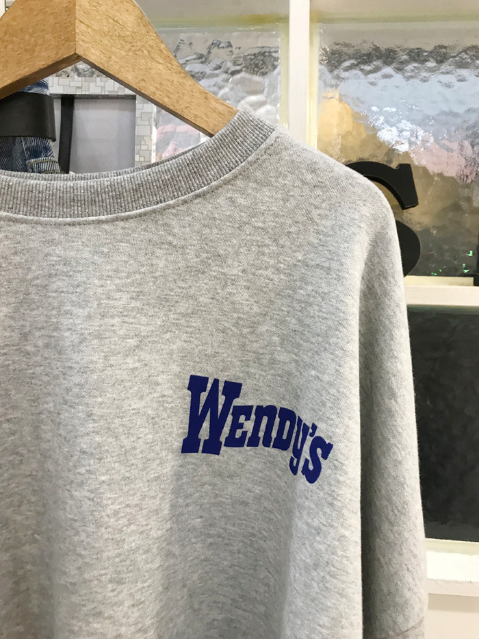 <b><p>Wendy Boxed T-sht Basic degn Color appeal</p></b><b><p>ウェンディ ボックスTシャツ ベーシなデザイン カラー感が引き立つ 大学生デイリール</p></b><br /><br /><p align='center'>