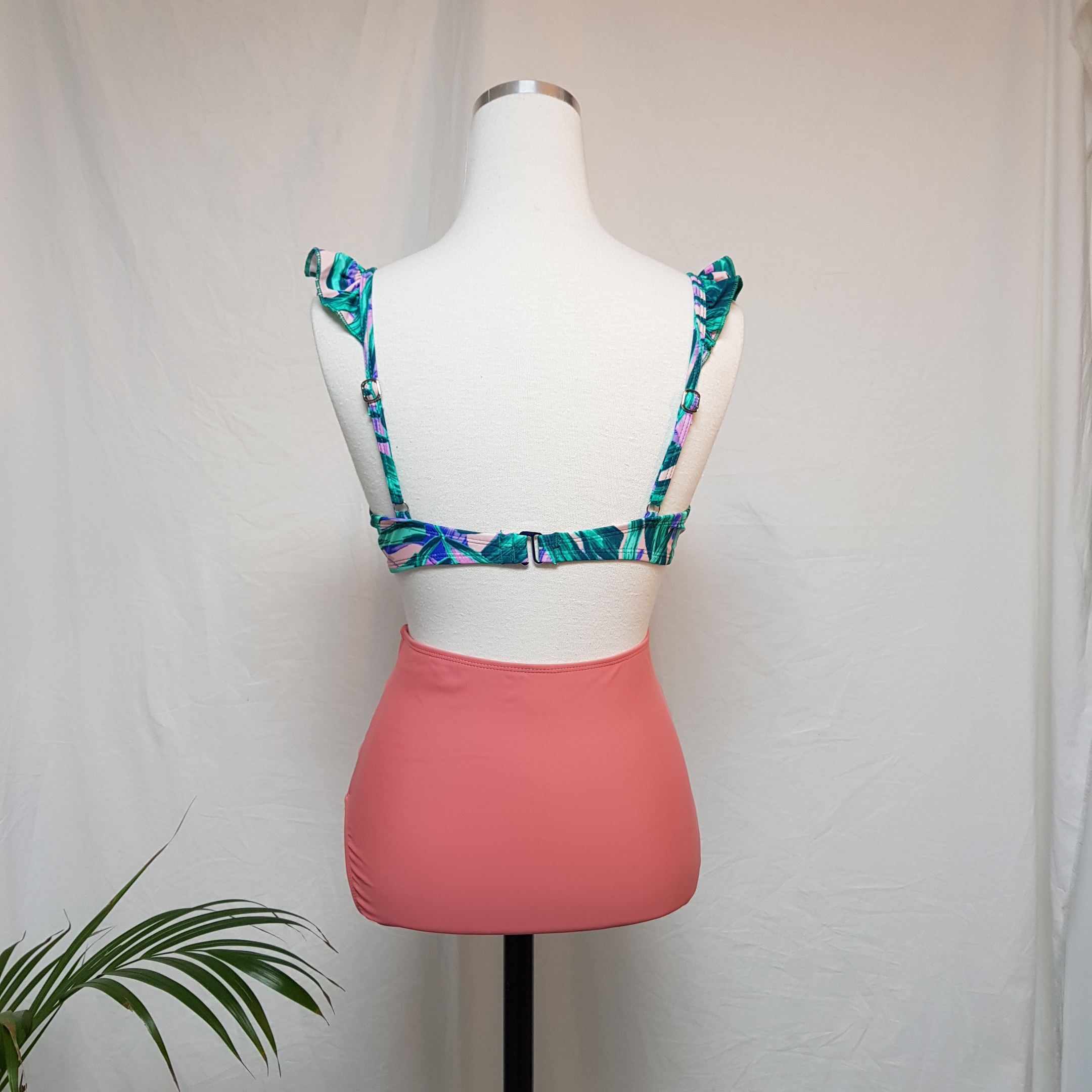 <b><p>Vishirring biki Fll Color ame pk</p></b><b><p>Vのシャーリング ビキニ フリル 配色 捺染 ピンク</p></b><br /><br /><p align='center'>