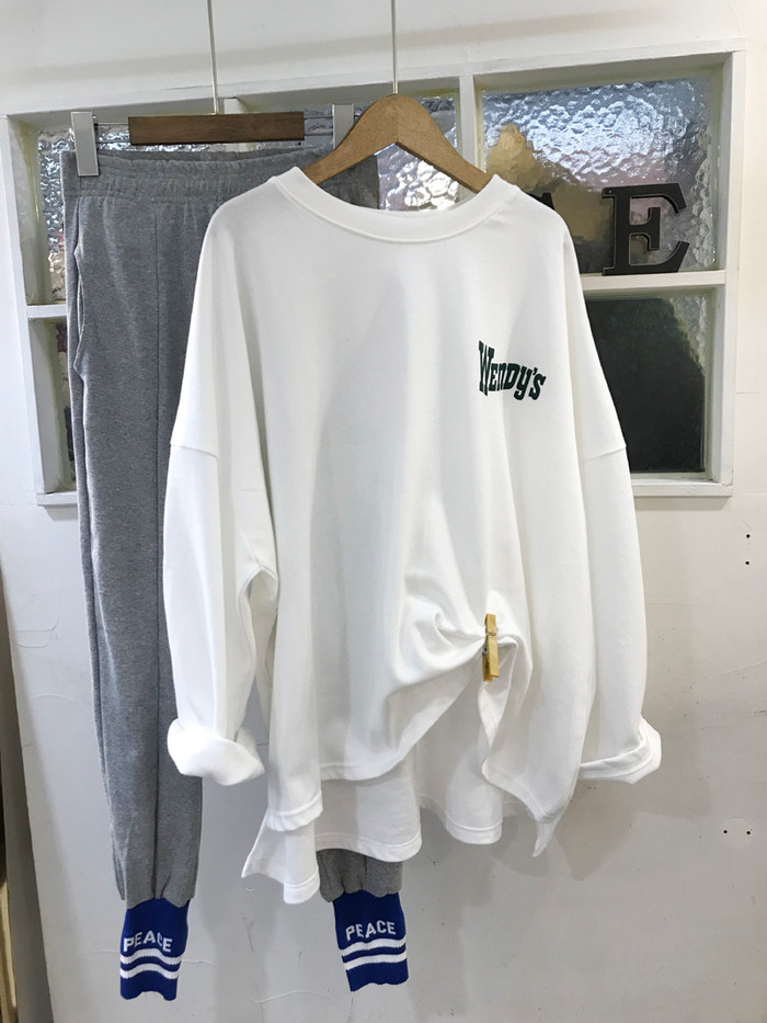 <b><p>Wendy Boxed T-sht Basic degn Color appeal</p></b><b><p>ウェンディ ボックスTシャツ ベーシなデザイン カラー感が引き立つ 大学生デイリール</p></b><br /><br /><p align='center'>