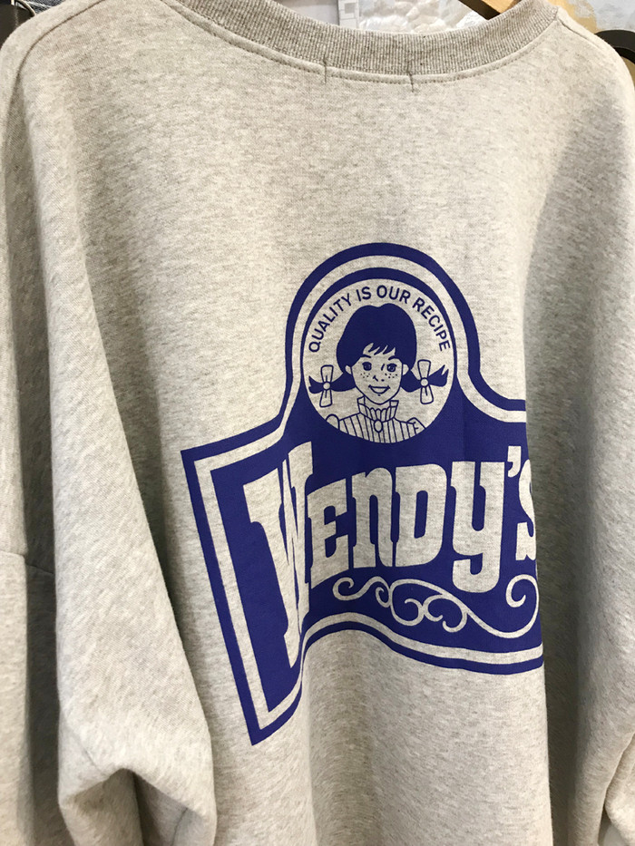 <b><p>Wendy Boxed T-sht Basic degn Color appeal</p></b><b><p>ウェンディ ボックスTシャツ ベーシなデザイン カラー感が引き立つ 大学生デイリール</p></b><br /><br /><p align='center'>