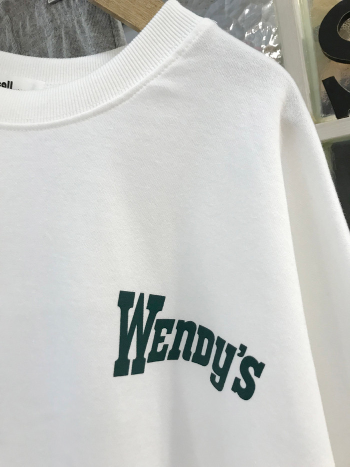 <b><p>Wendy Boxed T-sht Basic degn Color appeal</p></b><b><p>ウェンディ ボックスTシャツ ベーシなデザイン カラー感が引き立つ 大学生デイリール</p></b><br /><br /><p align='center'>