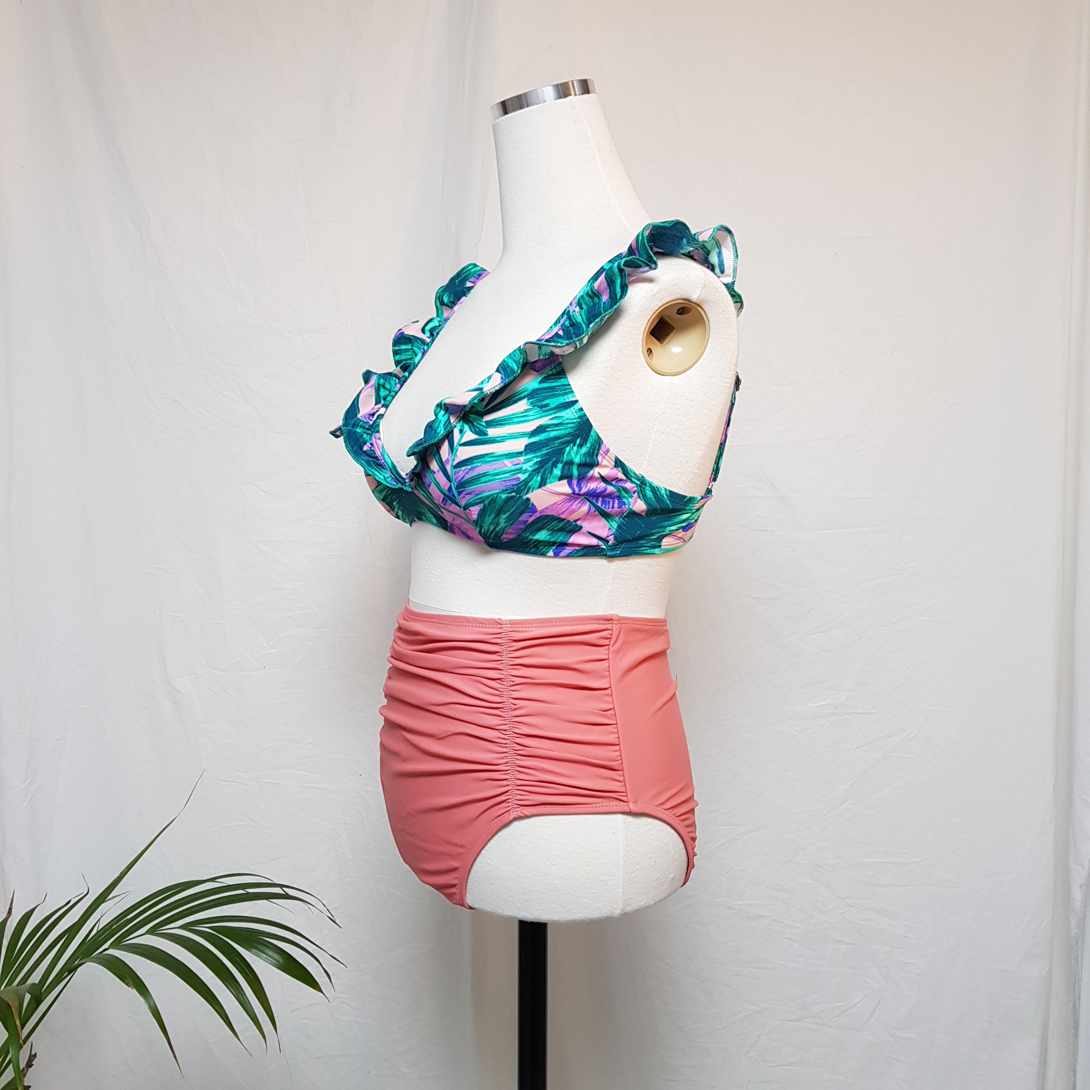 <b><p>Vishirring biki Fll Color ame pk</p></b><b><p>Vのシャーリング ビキニ フリル 配色 捺染 ピンク</p></b><br /><br /><p align='center'>