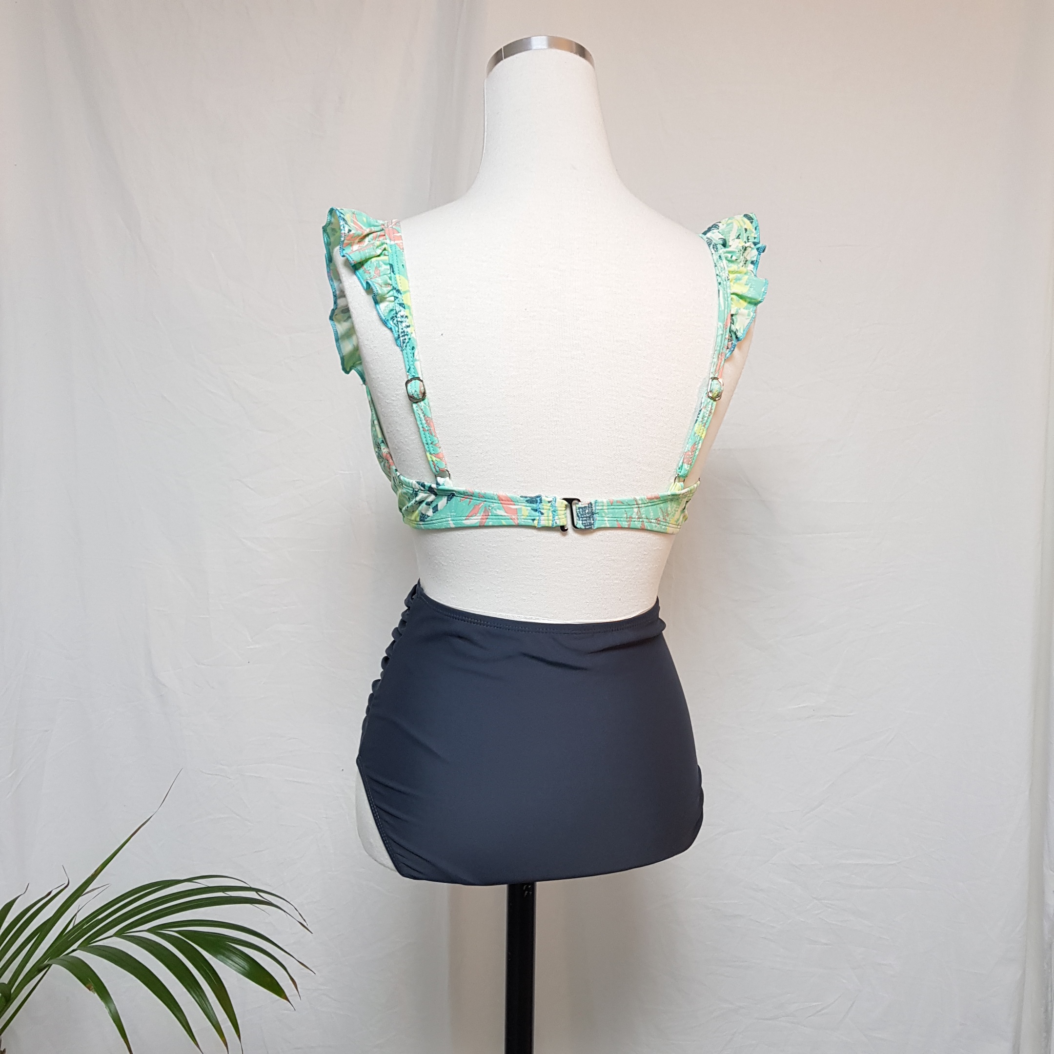 <b><p>Vishirring biki Fll Color ame pk</p></b><b><p>Vのシャーリング ビキニ フリル 配色 捺染 ピンク</p></b><br /><br /><p align='center'>