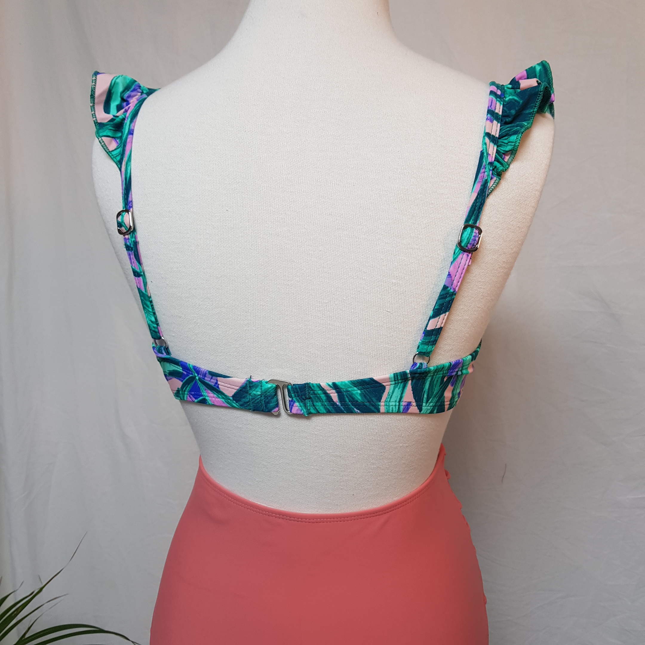 <b><p>Vishirring biki Fll Color ame pk</p></b><b><p>Vのシャーリング ビキニ フリル 配色 捺染 ピンク</p></b><br /><br /><p align='center'>