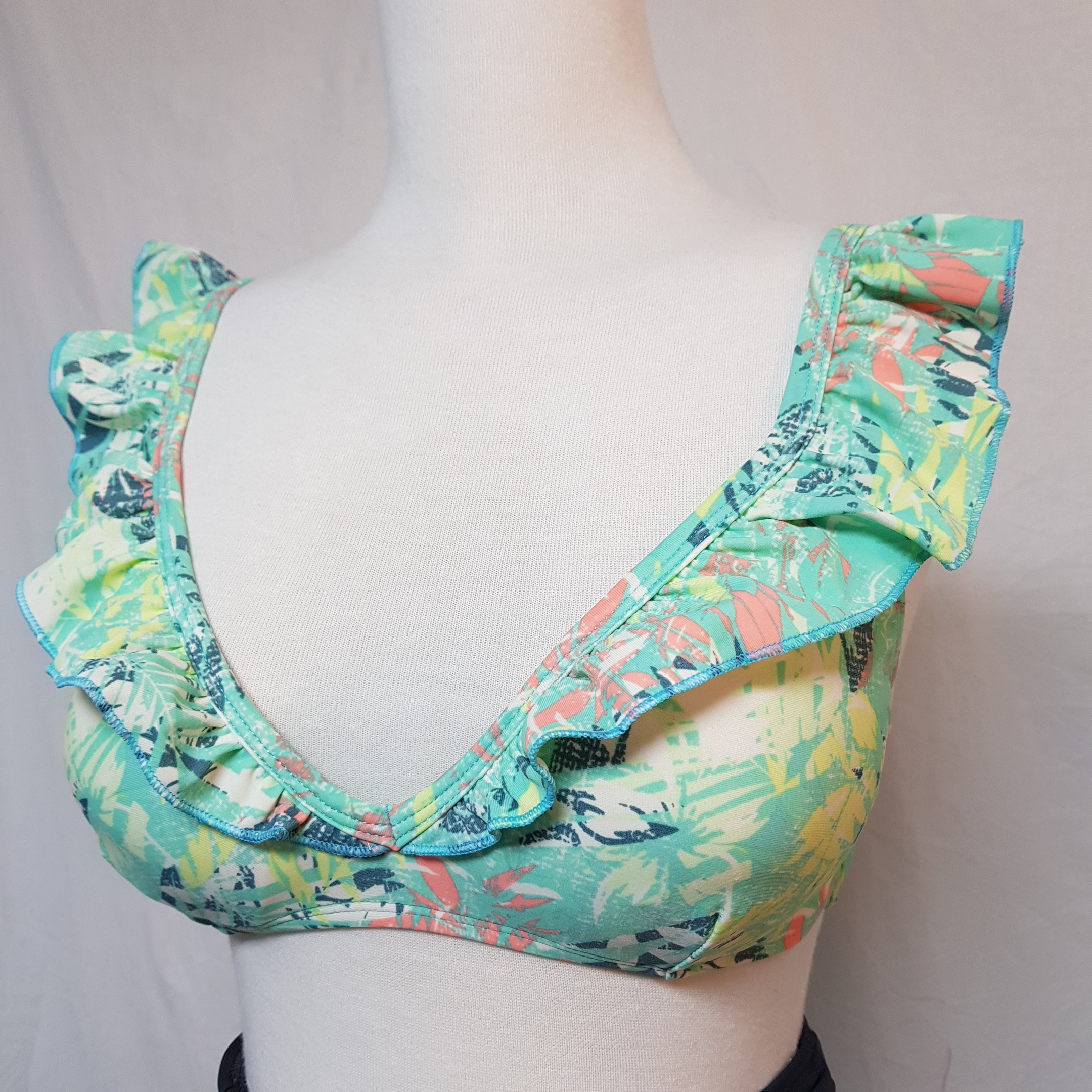 <b><p>Vishirring biki Fll Color ame pk</p></b><b><p>Vのシャーリング ビキニ フリル 配色 捺染 ピンク</p></b><br /><br /><p align='center'>