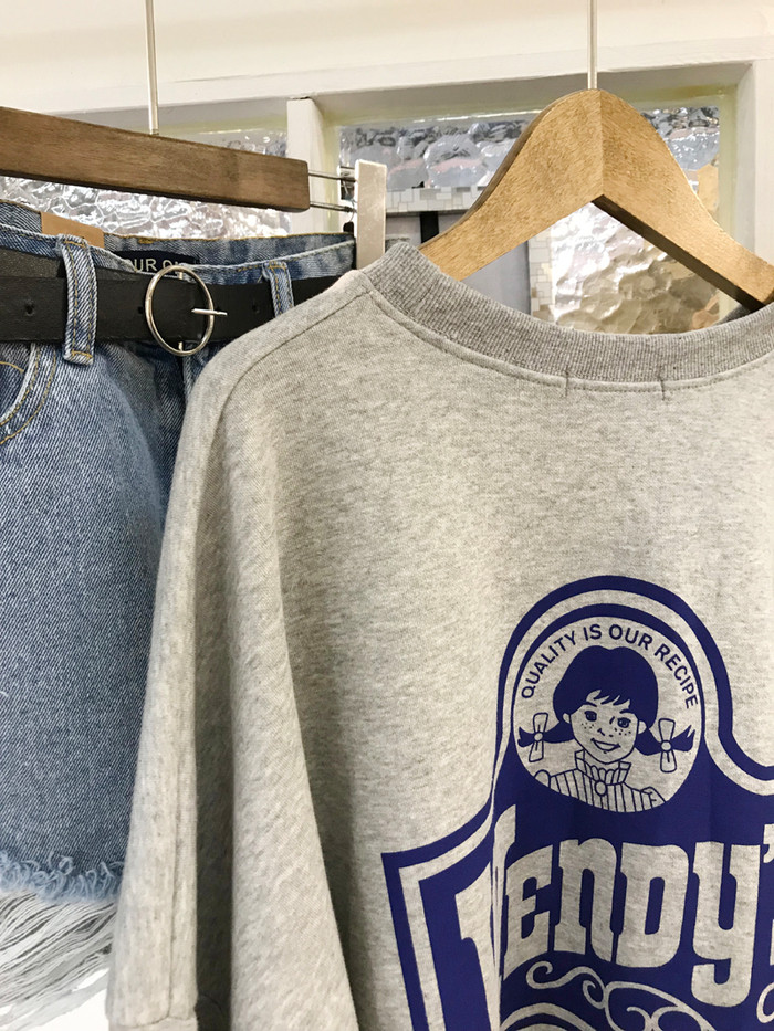 <b><p>Wendy Boxed T-sht Basic degn Color appeal</p></b><b><p>ウェンディ ボックスTシャツ ベーシなデザイン カラー感が引き立つ 大学生デイリール</p></b><br /><br /><p align='center'>