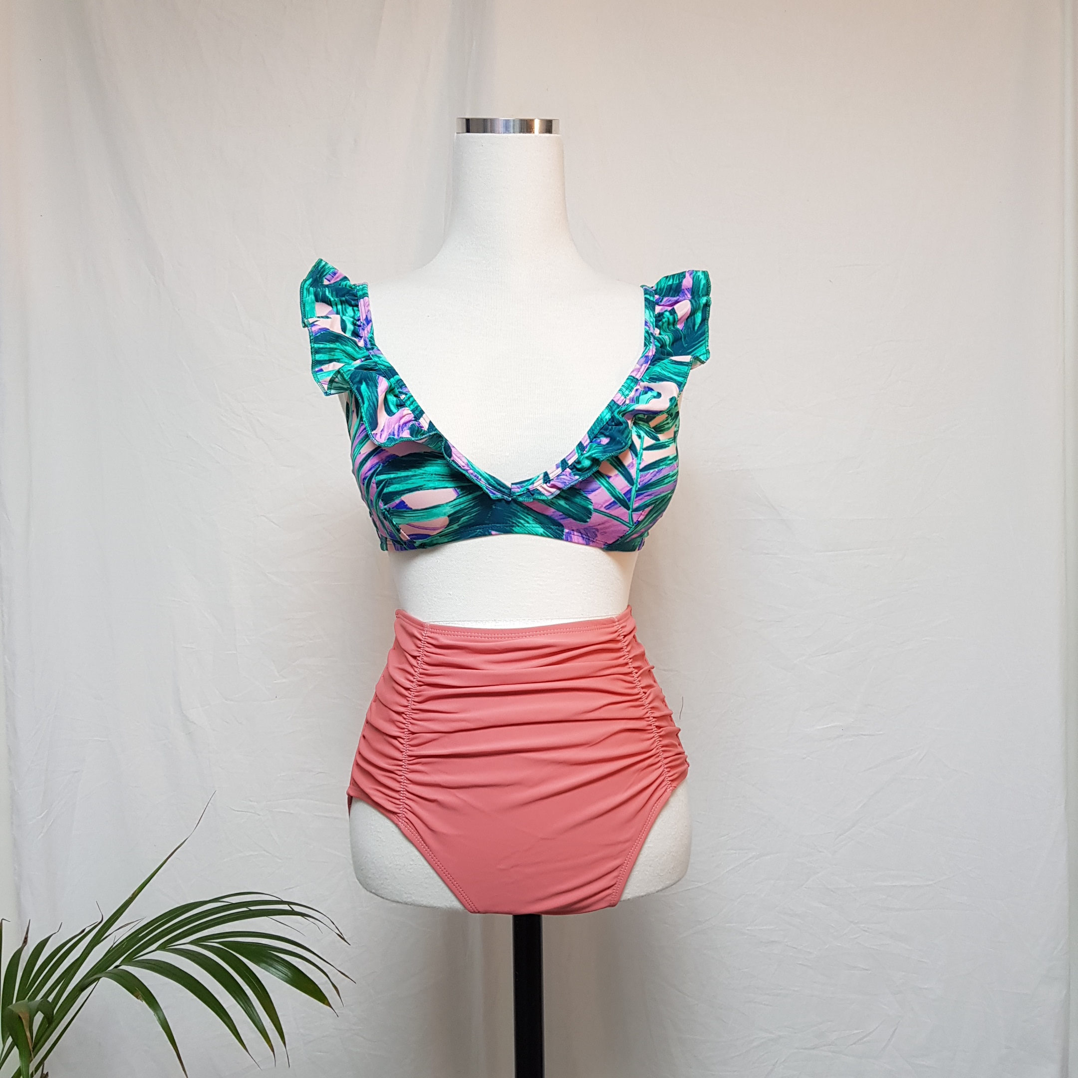 <b><p>Vishirring biki Fll Color ame pk</p></b><b><p>Vのシャーリング ビキニ フリル 配色 捺染 ピンク</p></b><br /><br /><p align='center'>