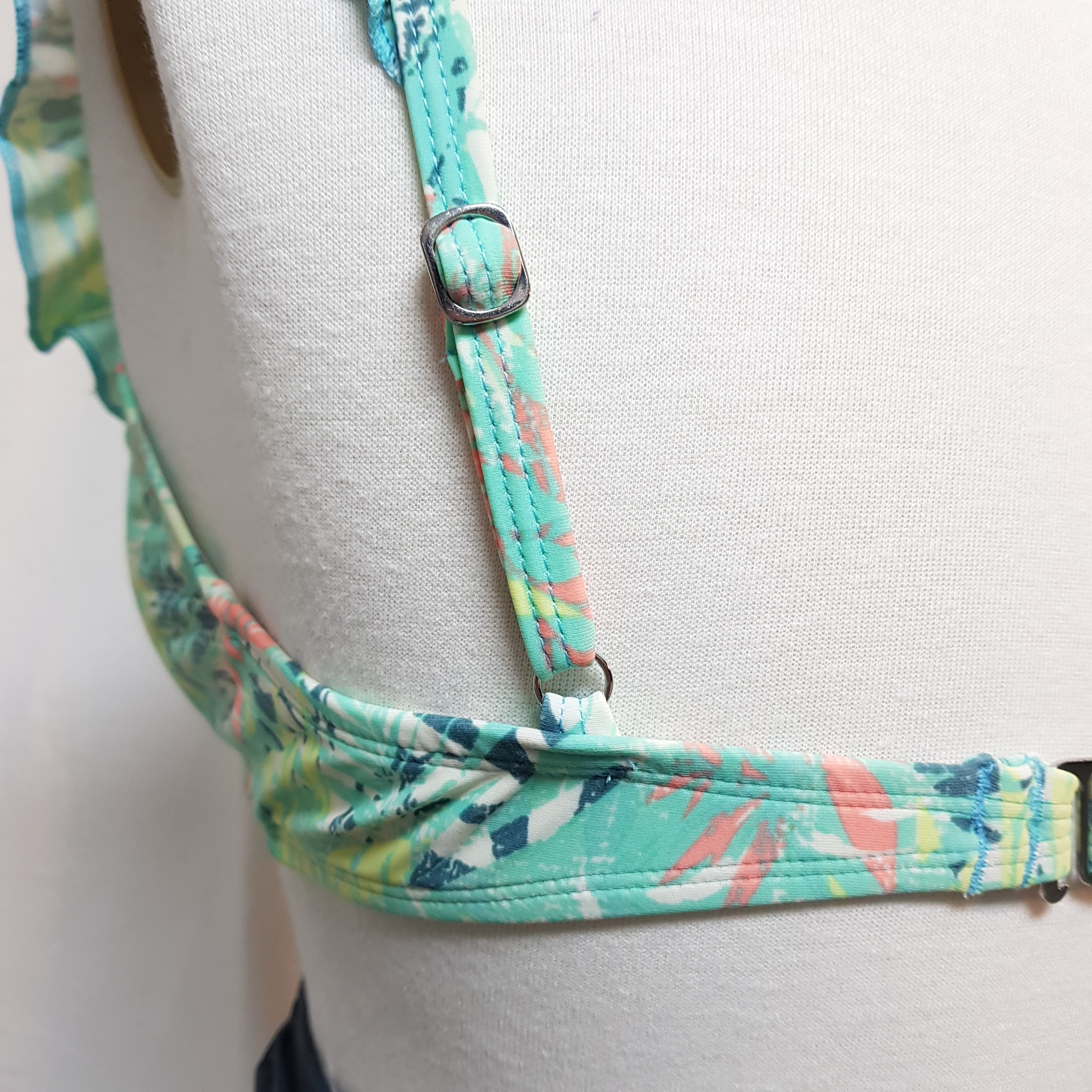 <b><p>Vishirring biki Fll Color ame pk</p></b><b><p>Vのシャーリング ビキニ フリル 配色 捺染 ピンク</p></b><br /><br /><p align='center'>