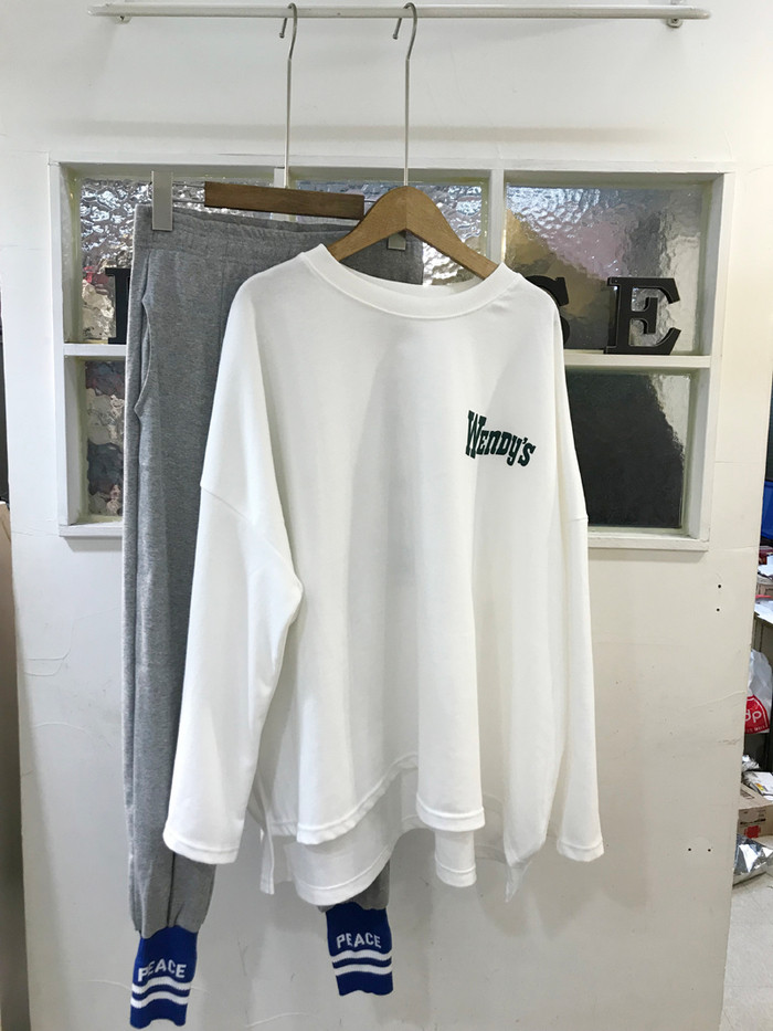 <b><p>Wendy Boxed T-sht Basic degn Color appeal</p></b><b><p>ウェンディ ボックスTシャツ ベーシなデザイン カラー感が引き立つ 大学生デイリール</p></b><br /><br /><p align='center'>