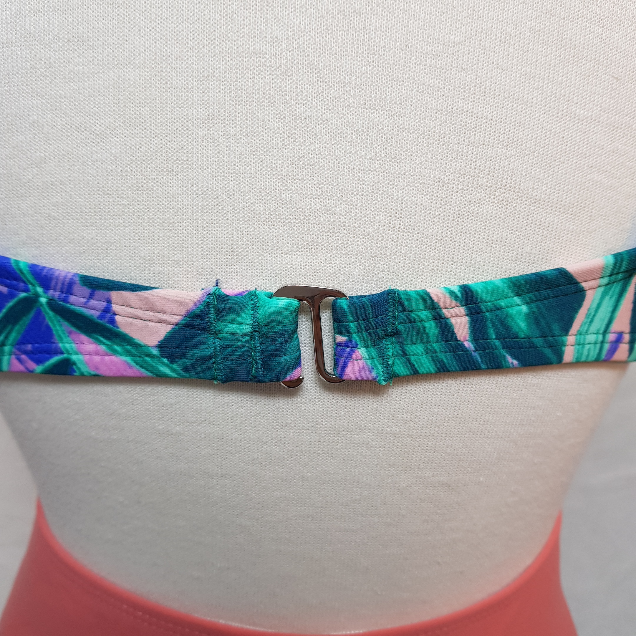 <b><p>Vishirring biki Fll Color ame pk</p></b><b><p>Vのシャーリング ビキニ フリル 配色 捺染 ピンク</p></b><br /><br /><p align='center'>