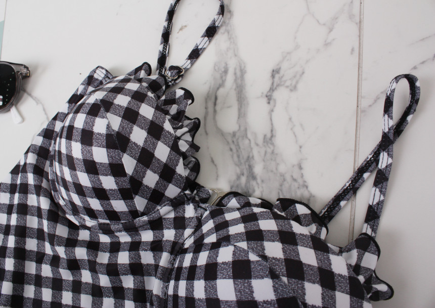 <b><p>check Frill Monokini swimsuit lovely cute</p></b><b><p>チェック フリル モノキニ 水着 ラブリー かわいい ワンピース ビーチスタイル</p></b><br /><br /><p align='center'>