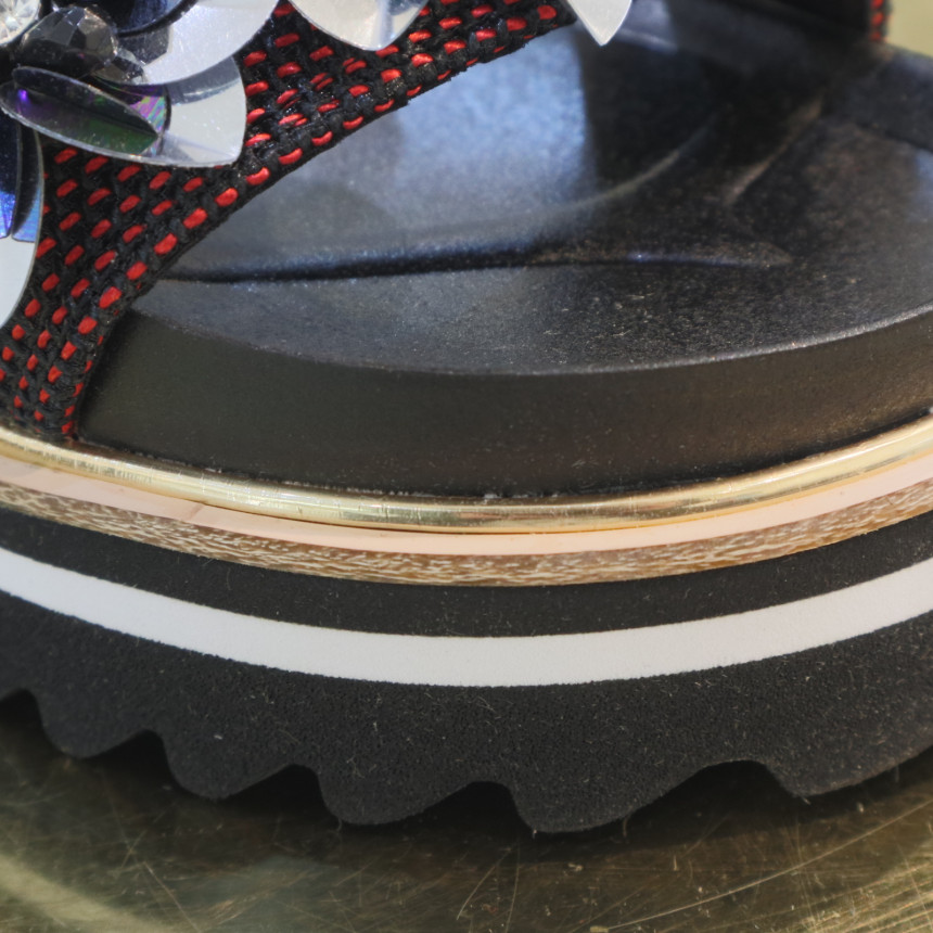 <b><p>Shu Comma Bonnie suecbe Retro mood flower</p></b><b><p>シューコンマみる suecommabonnie レトロ 気分 花 サンダル DG2AM17021RE</p></b><br /><br /><p align='center'>