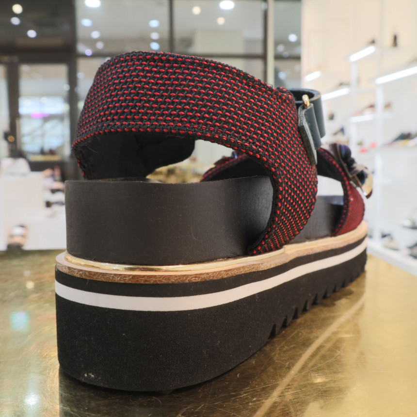 <b><p>Shu Comma Bonnie suecbe Retro mood flower</p></b><b><p>シューコンマみる suecommabonnie レトロ 気分 花 サンダル DG2AM17021RE</p></b><br /><br /><p align='center'>