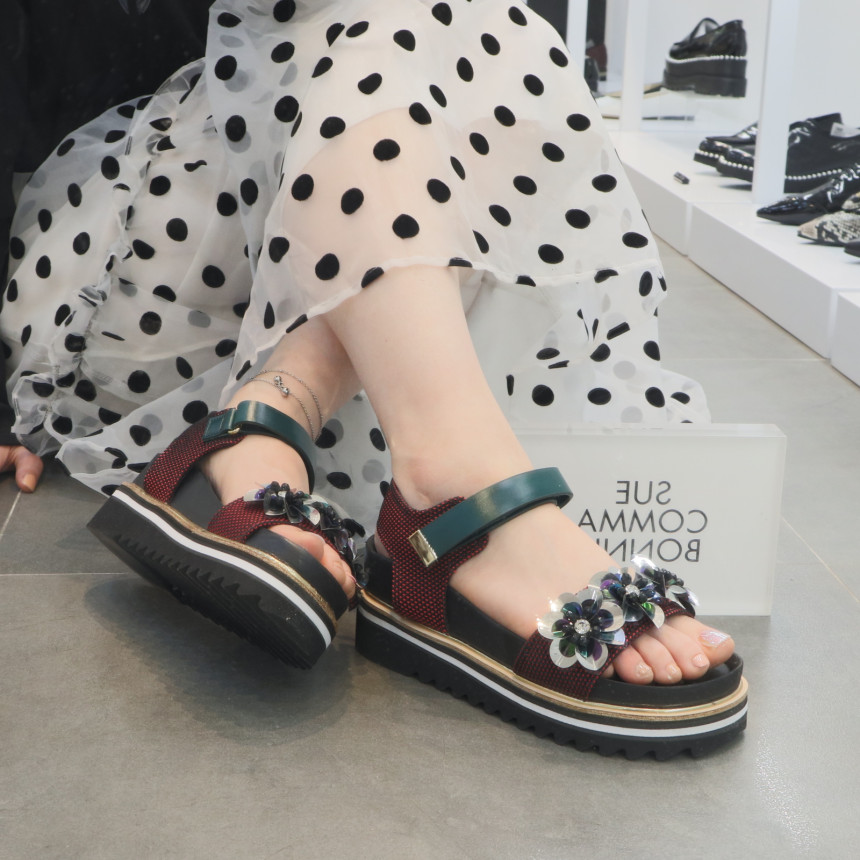 <b><p>Shu Comma Bonnie suecbe Retro mood flower</p></b><b><p>シューコンマみる suecommabonnie レトロ 気分 花 サンダル DG2AM17021RE</p></b><br /><br /><p align='center'>