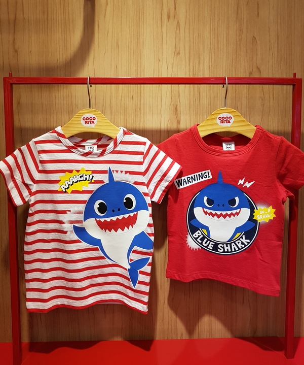 <b><p>Kokorita Pink pong Shark family Lumous T-shirt</p></b><b><p>ゴマゾウタ ピンクポン サメの家族 夜光 Tシャツ</p></b><br /><br /><p align='center'>