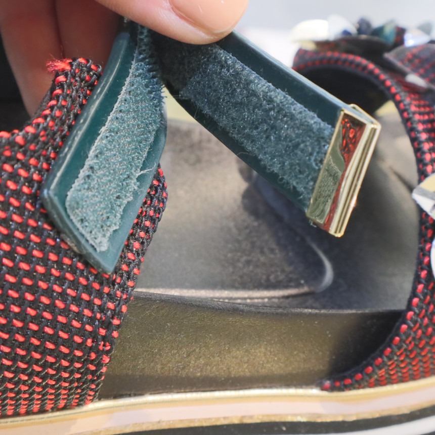 <b><p>Shu Comma Bonnie suecbe Retro mood flower</p></b><b><p>シューコンマみる suecommabonnie レトロ 気分 花 サンダル DG2AM17021RE</p></b><br /><br /><p align='center'>