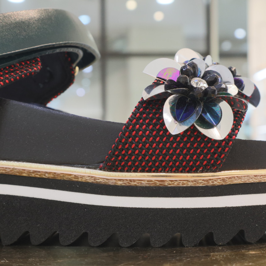 <b><p>Shu Comma Bonnie suecbe Retro mood flower</p></b><b><p>シューコンマみる suecommabonnie レトロ 気分 花 サンダル DG2AM17021RE</p></b><br /><br /><p align='center'>