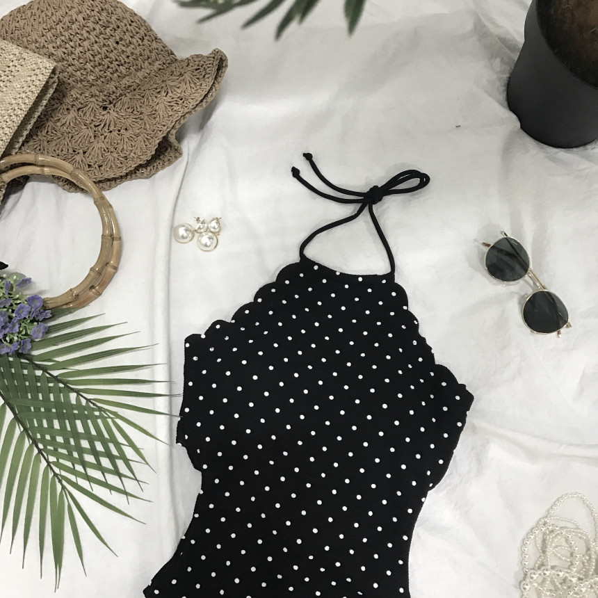 <b><p>dot Halter Monokini Resort locati swimsuit</p></b><b><p>ドット ホルターネック モノキニ リゾートコーディネート 水着 波 水玉 20代の女性</p></b><br /><br /><p align='center'>