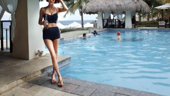 <b><p>Navy dots High waist bikini Mono Halter basic</p></b><b><p>ネイビードット ハイウエスト ビキニ モノ ホルターネック ベーシ 水着 薄い見える</p></b><br /><br /><p align='center'>