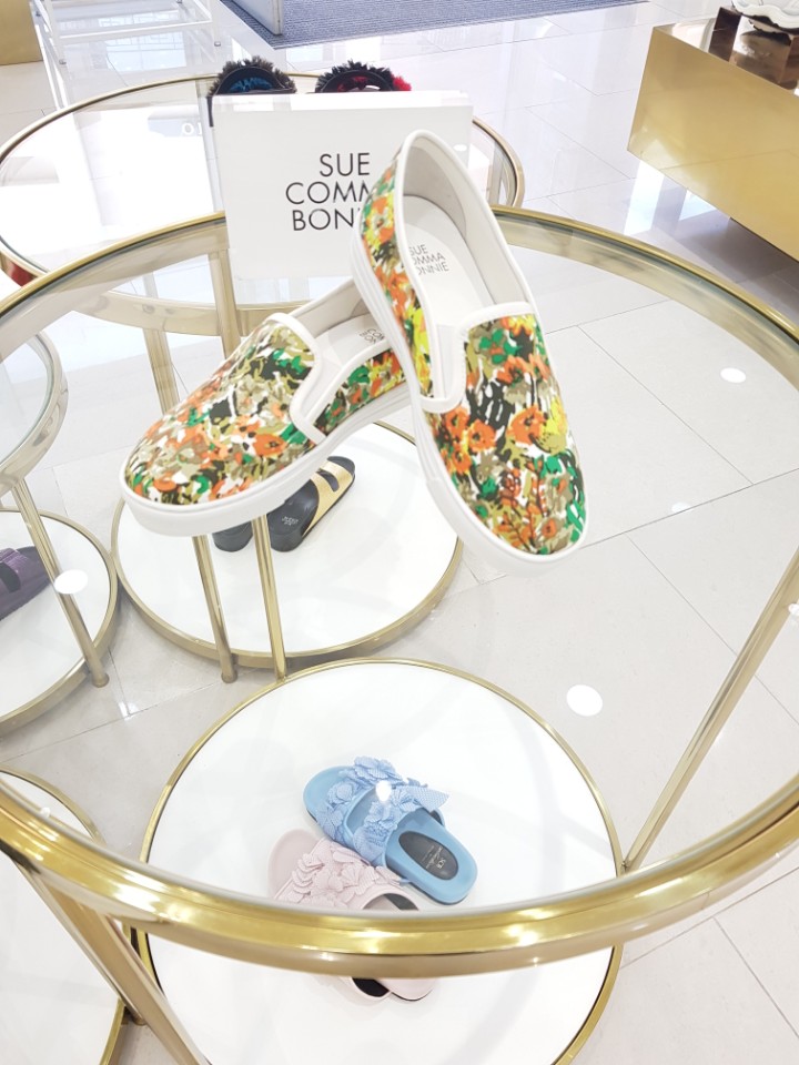 <b><p>Shu Comma Bonnie Printing Slip- LSKX54251WH</p></b><b><p>シューコンマみる 印刷 スリップオン LSKX54251WH</p></b><br /><br /><p align='center'>