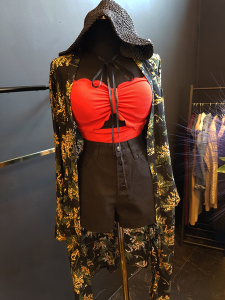 <b><p>Mourning Halter wave noki one piece swimsuit</p></b><b><p>無排 ホルターネック 波 ウェーブ モノキニ ワンピース 水着 4色 薄い見える</p></b><br /><br /><p align='center'>