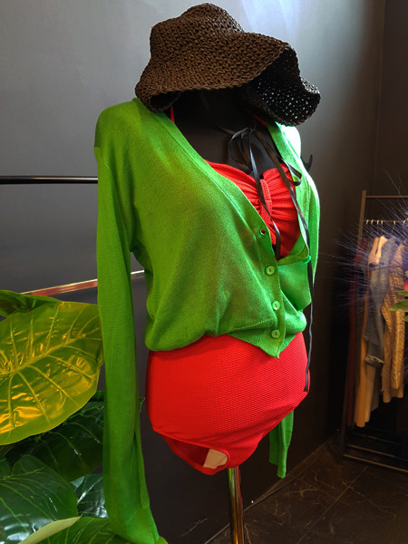 <b><p>Mourning Halter wave noki one piece swimsuit</p></b><b><p>無排 ホルターネック 波 ウェーブ モノキニ ワンピース 水着 4色 薄い見える</p></b><br /><br /><p align='center'>