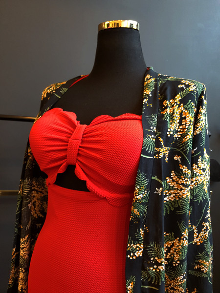 <b><p>Mourning Halter wave noki one piece swimsuit</p></b><b><p>無排 ホルターネック 波 ウェーブ モノキニ ワンピース 水着 4色 薄い見える</p></b><br /><br /><p align='center'>