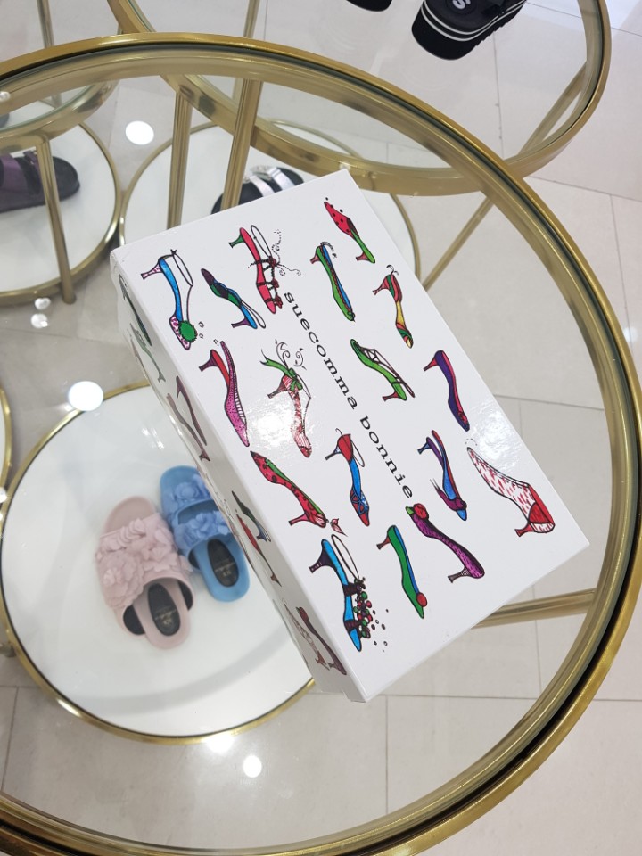 <b><p>Shu Comma Bonnie Printing Slip- LSKX54251WH</p></b><b><p>シューコンマみる 印刷 スリップオン LSKX54251WH</p></b><br /><br /><p align='center'>