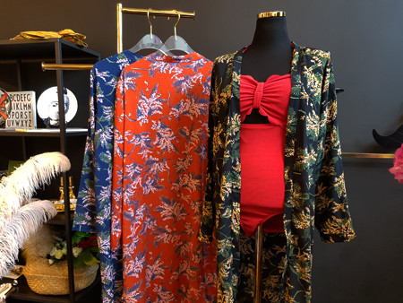 <b><p>Mourning Halter wave noki one piece swimsuit</p></b><b><p>無排 ホルターネック 波 ウェーブ モノキニ ワンピース 水着 4色 薄い見える</p></b><br /><br /><p align='center'>