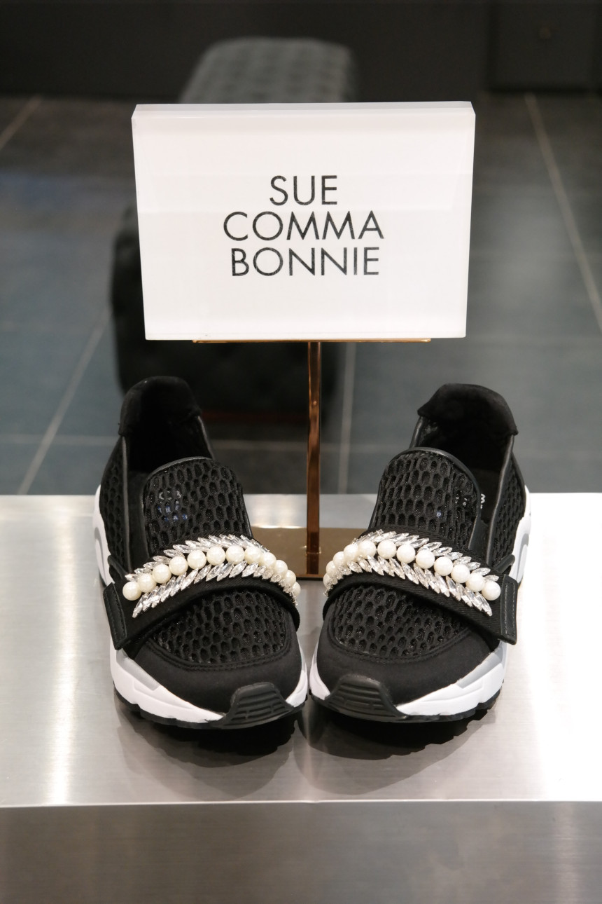 <b><p>Shu Comma Bonnie lody slip DG4DX17005BLK</p></b><b><p>シューコンマみる メロディー スリップ に DG4DX17005BLK ガールクラッ感じ</p></b><br /><br /><p align='center'>