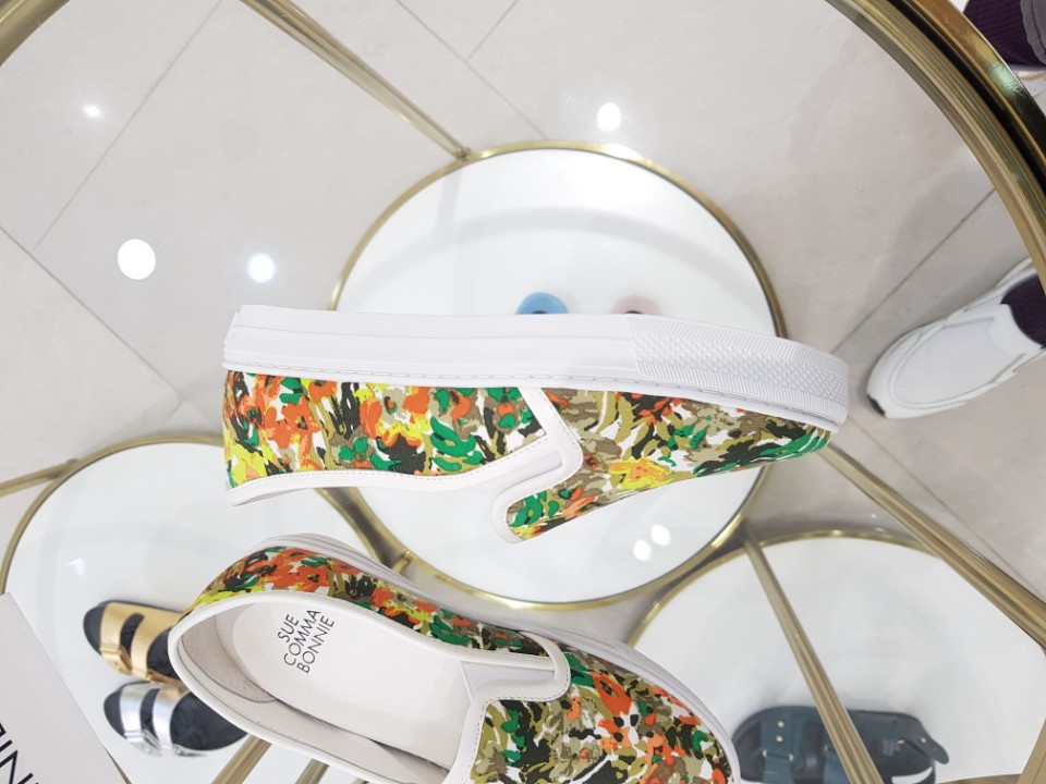 <b><p>Shu Comma Bonnie Printing Slip- LSKX54251WH</p></b><b><p>シューコンマみる 印刷 スリップオン LSKX54251WH</p></b><br /><br /><p align='center'>