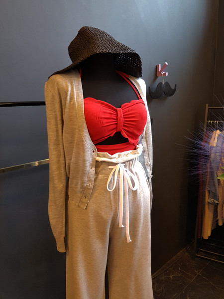 <b><p>Mourning Halter wave noki one piece swimsuit</p></b><b><p>無排 ホルターネック 波 ウェーブ モノキニ ワンピース 水着 4色 薄い見える</p></b><br /><br /><p align='center'>