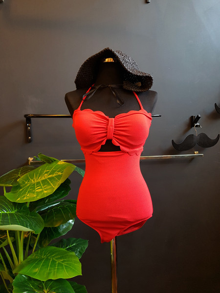 <b><p>Mourning Halter wave noki one piece swimsuit</p></b><b><p>無排 ホルターネック 波 ウェーブ モノキニ ワンピース 水着 4色 薄い見える</p></b><br /><br /><p align='center'>