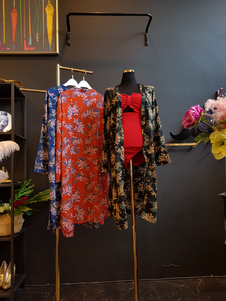 <b><p>Mourning Halter wave noki one piece swimsuit</p></b><b><p>無排 ホルターネック 波 ウェーブ モノキニ ワンピース 水着 4色 薄い見える</p></b><br /><br /><p align='center'>