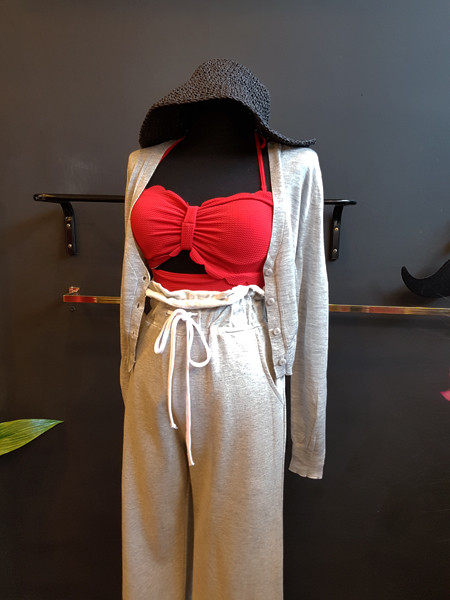 <b><p>Mourning Halter wave noki one piece swimsuit</p></b><b><p>無排 ホルターネック 波 ウェーブ モノキニ ワンピース 水着 4色 薄い見える</p></b><br /><br /><p align='center'>