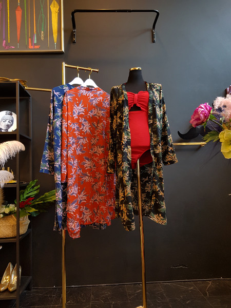 <b><p>Mourning Halter wave noki one piece swimsuit</p></b><b><p>無排 ホルターネック 波 ウェーブ モノキニ ワンピース 水着 4色 薄い見える</p></b><br /><br /><p align='center'>