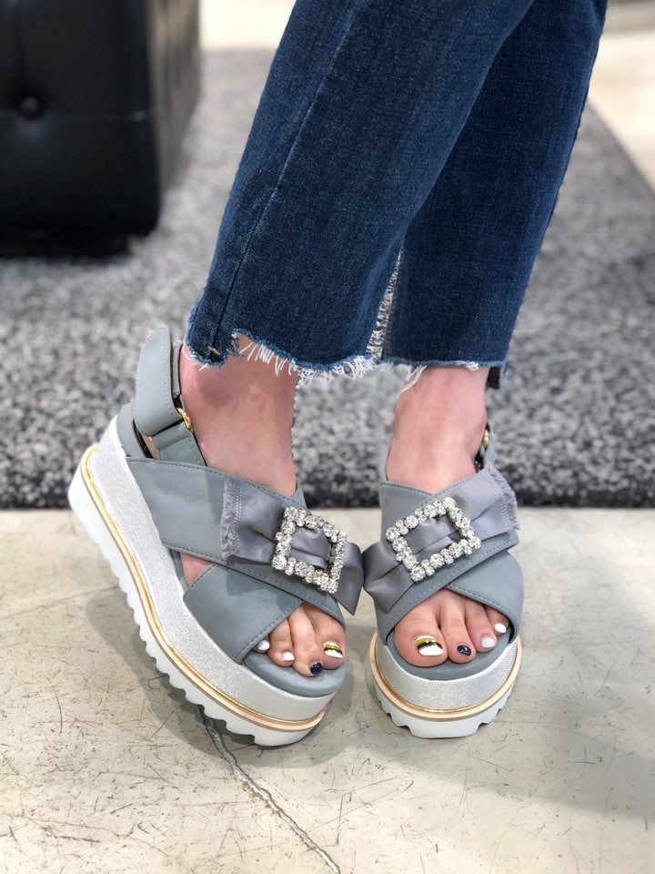 <b><p>Shu Comma Bonnie Sabrina sandal DG2AM17009GRY</p></b><b><p>シューコンマみる サブリナ サンダル DG2AM17009GRY 利用率の高い 夏</p></b><br /><br /><p align='center'>