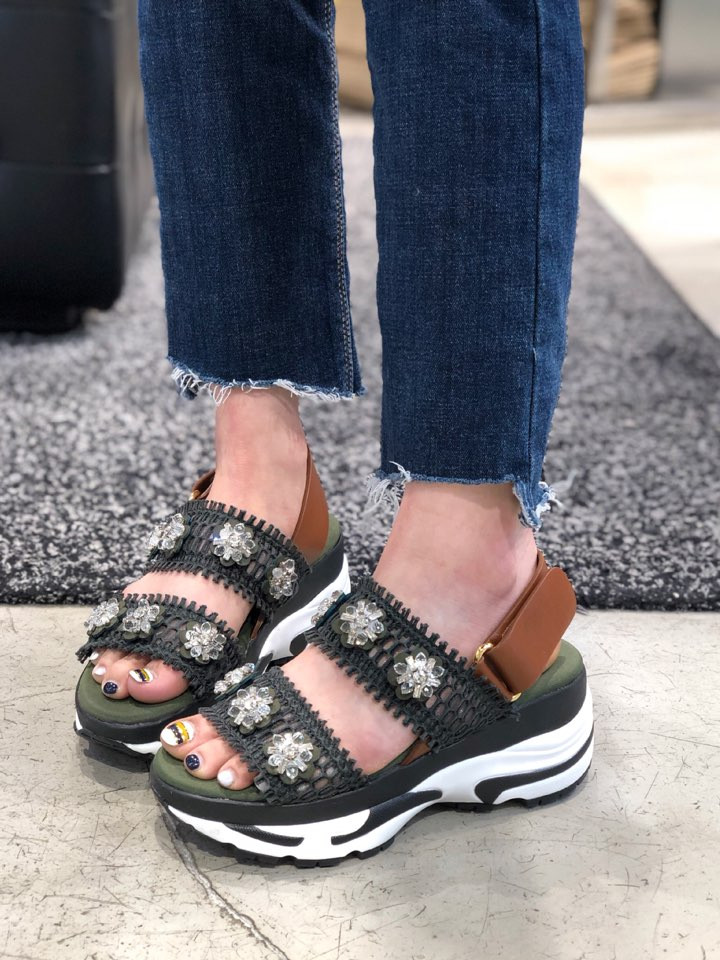 <b><p>Shu Comma Bonnie Heybee sandal DG2AM17026KHI</p></b><b><p>シューコンマみる ミツバチ サンダル DG2AM17026KHI 利用率の高い 夏</p></b><br /><br /><p align='center'>