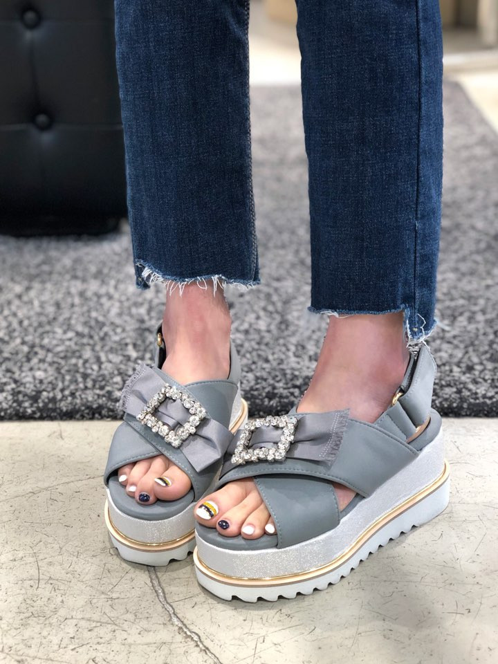 <b><p>Shu Comma Bonnie Sabrina sandal DG2AM17009GRY</p></b><b><p>シューコンマみる サブリナ サンダル DG2AM17009GRY 利用率の高い 夏</p></b><br /><br /><p align='center'>