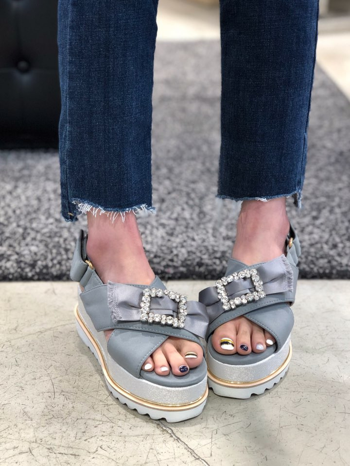 <b><p>Shu Comma Bonnie Sabrina sandal DG2AM17009GRY</p></b><b><p>シューコンマみる サブリナ サンダル DG2AM17009GRY 利用率の高い 夏</p></b><br /><br /><p align='center'>