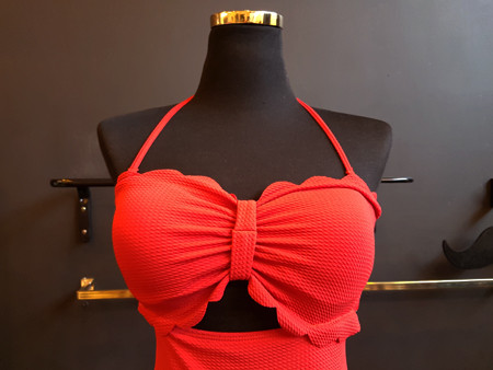 <b><p>Mourning Halter wave noki one piece swimsuit</p></b><b><p>無排 ホルターネック 波 ウェーブ モノキニ ワンピース 水着 4色 薄い見える</p></b><br /><br /><p align='center'>