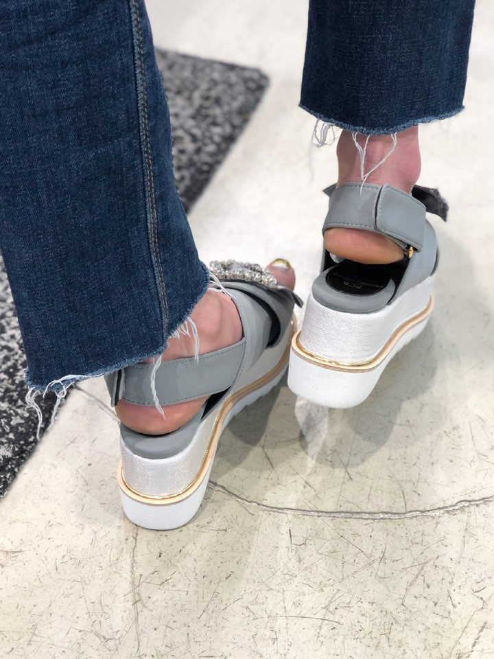 <b><p>Shu Comma Bonnie Sabrina sandal DG2AM17009GRY</p></b><b><p>シューコンマみる サブリナ サンダル DG2AM17009GRY 利用率の高い 夏</p></b><br /><br /><p align='center'>