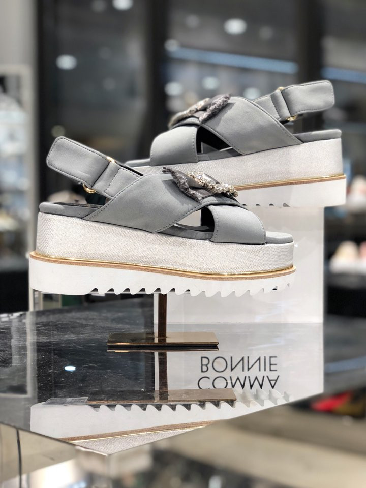 <b><p>Shu Comma Bonnie Sabrina sandal DG2AM17009GRY</p></b><b><p>シューコンマみる サブリナ サンダル DG2AM17009GRY 利用率の高い 夏</p></b><br /><br /><p align='center'>