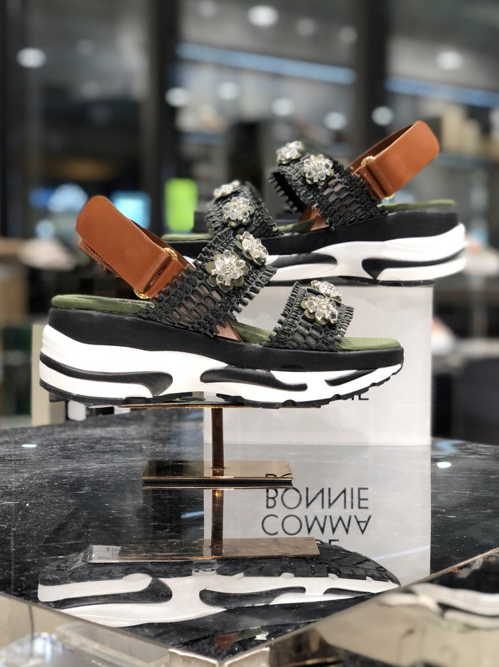 <b><p>Shu Comma Bonnie Heybee sandal DG2AM17026KHI</p></b><b><p>シューコンマみる ミツバチ サンダル DG2AM17026KHI 利用率の高い 夏</p></b><br /><br /><p align='center'>